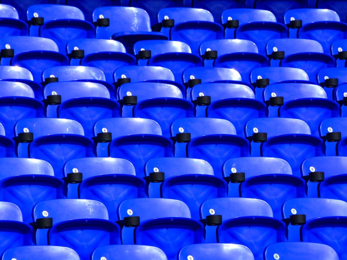 Rangées de sièges de stade