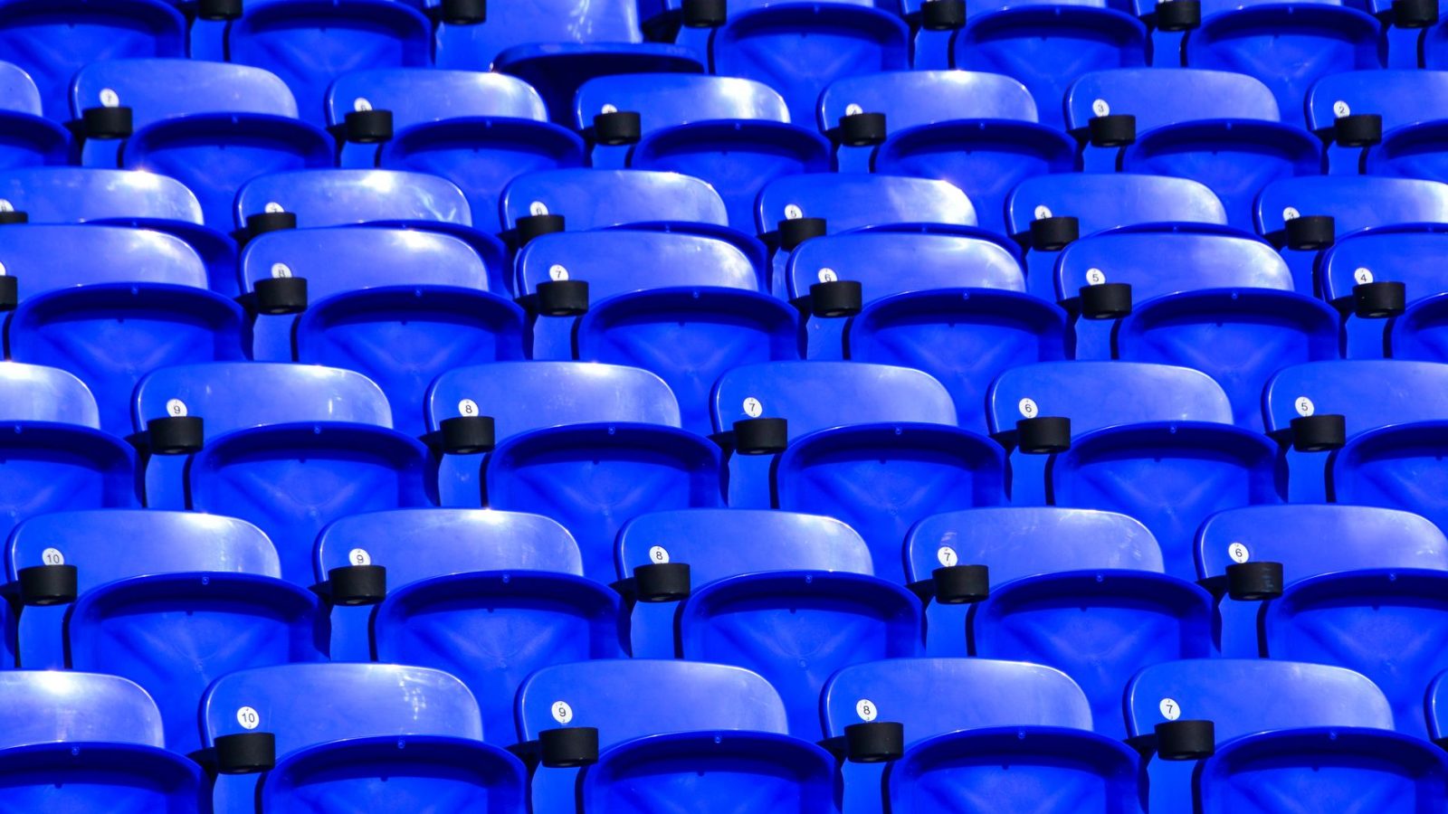 Rangées de sièges de stade