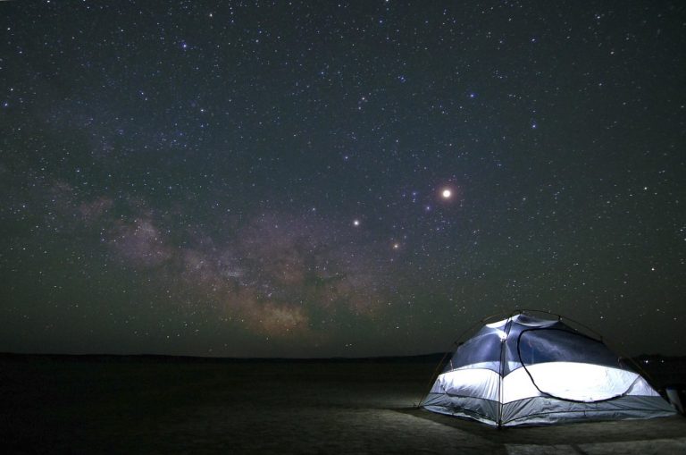 Camping ou glamping pour un festival : quel choix pour vous ?