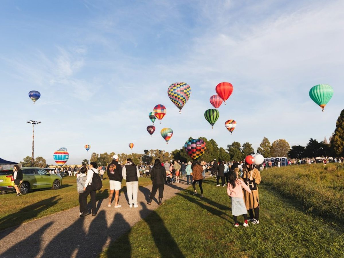 Ballons volants en festival : le repère qu'on voit de loin