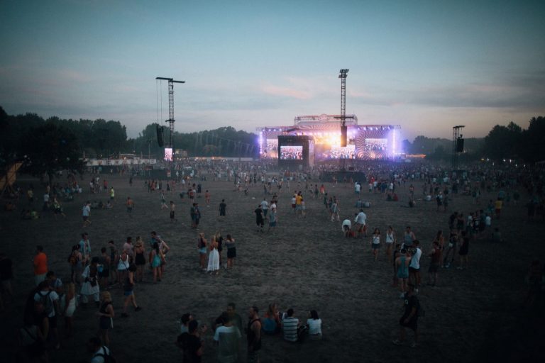 Festival de Nîmes : trajet, logement et budget pour y aller sans galèr