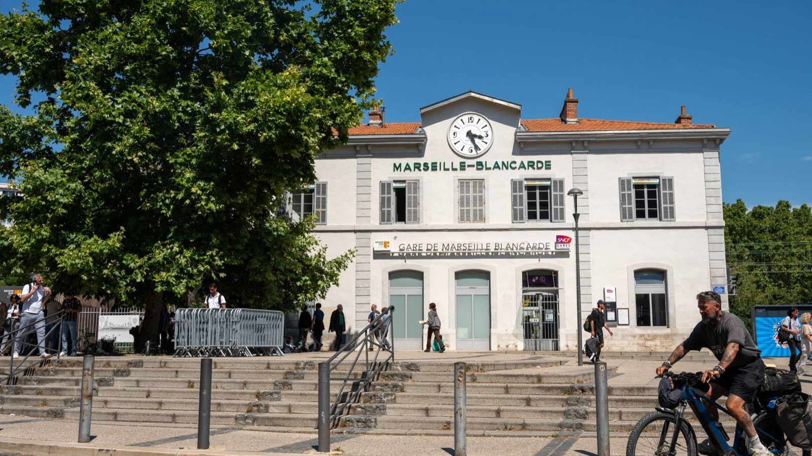 Transports pratiques pour concerts en Provence : trains, covoiturage,