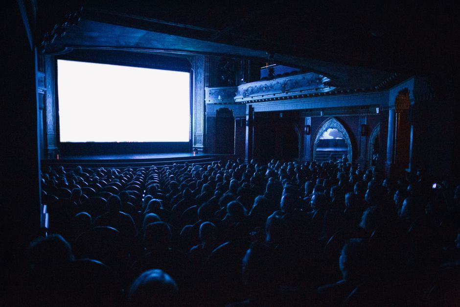 Illustration : festival cinéma & audiovisuel — A bouches décousues