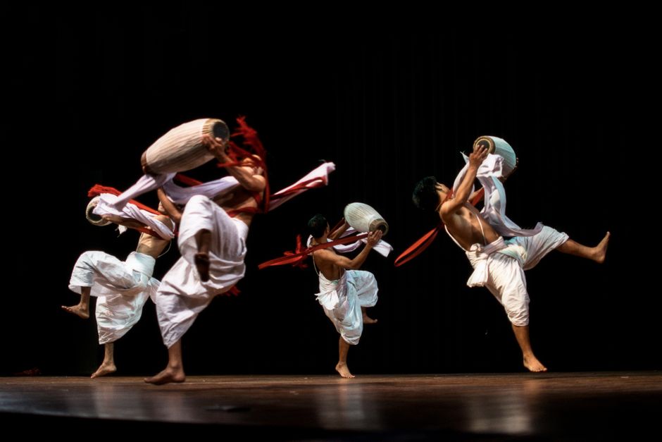 Illustration : festival spectacle vivant — À Domicile - Autour de la danse contemporaine