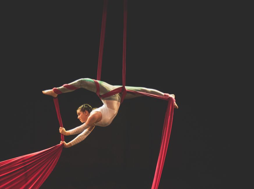 Illustration : festival spectacle vivant — BalaYvré